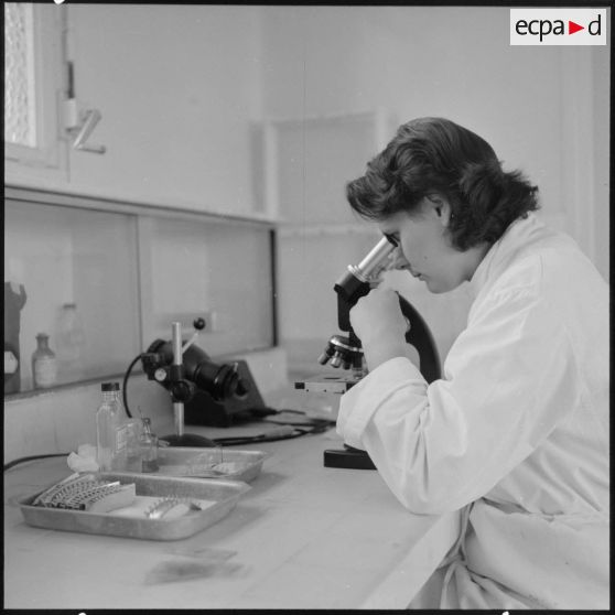 Laboratoire du sanatorium de Notre-Dame du Mont près de Rivet.