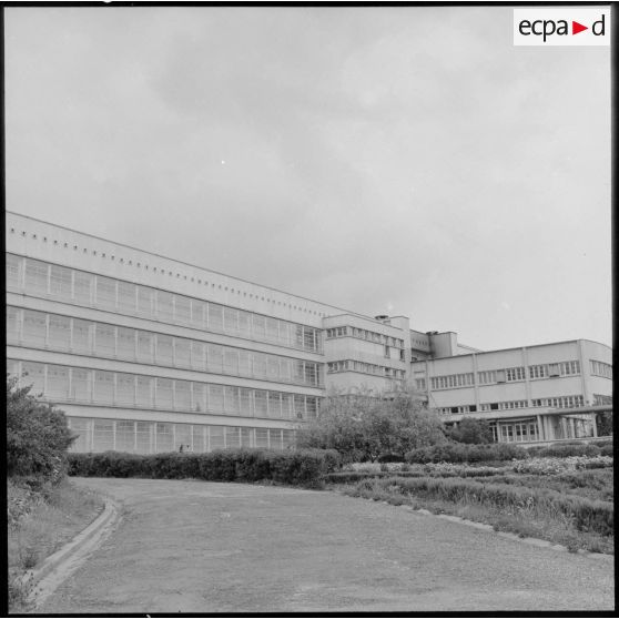 Vues extérieures du sanatorium de Notre-Dame du Mont près de Rivet.