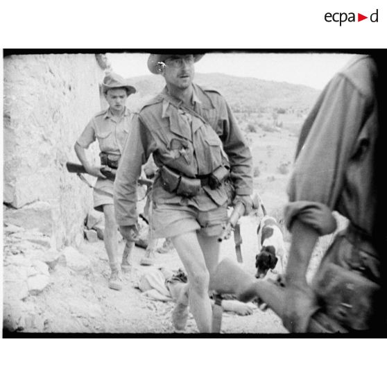Progression de soldats du 29e bataillon de chasseurs à pieds (BCP) lors de l'opération Espérance.