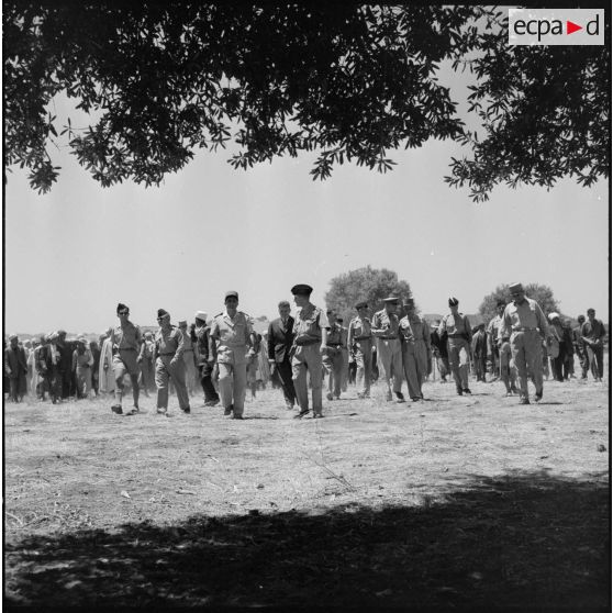 Les autorités militaires au poste de N'Daoud.