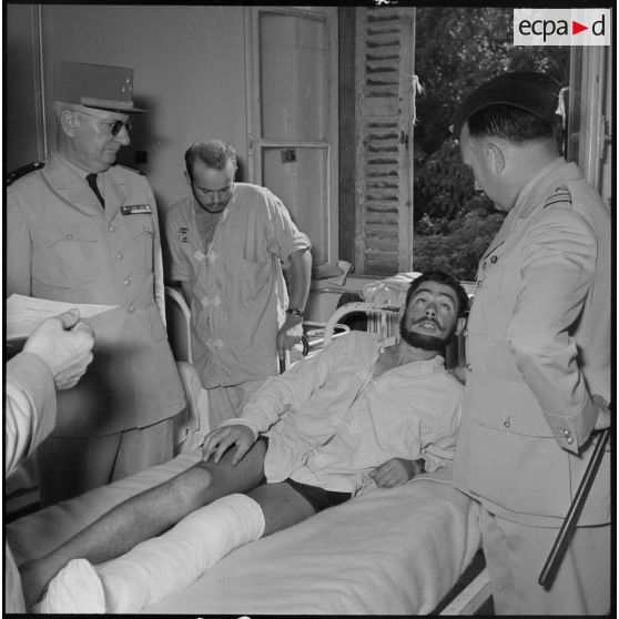 Le général Delange, les chasseurs Pineau et Villot et le sergent-chef Grosjean.