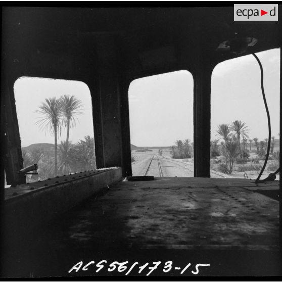 La voie ferrée aux environs de Colomb Béchar.