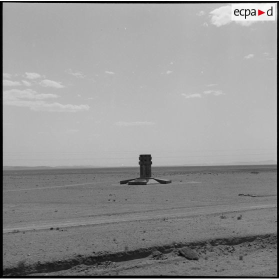 Monument érigé à la mémoire du maréchal Leclerc.