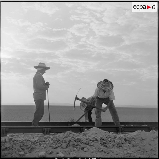 L'entretien de la voie ferrée.