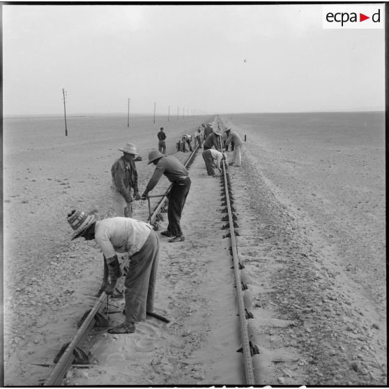 L'entretien de la voie ferrée.