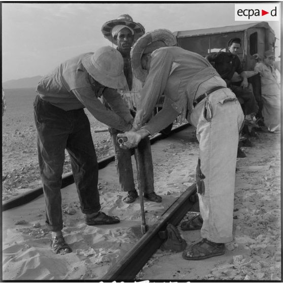 L'entretien de la voie ferrée.