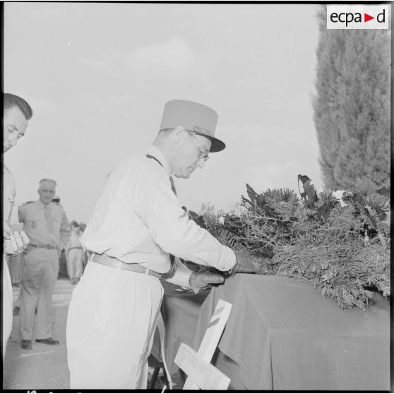 Remise de décoration à titre posthume.