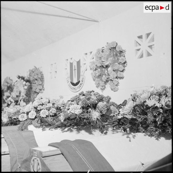 Les cercueils entreposés dans la chapelle du cimetière militaire d'Oran.