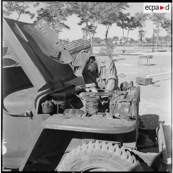 Dépannage d'une jeep.