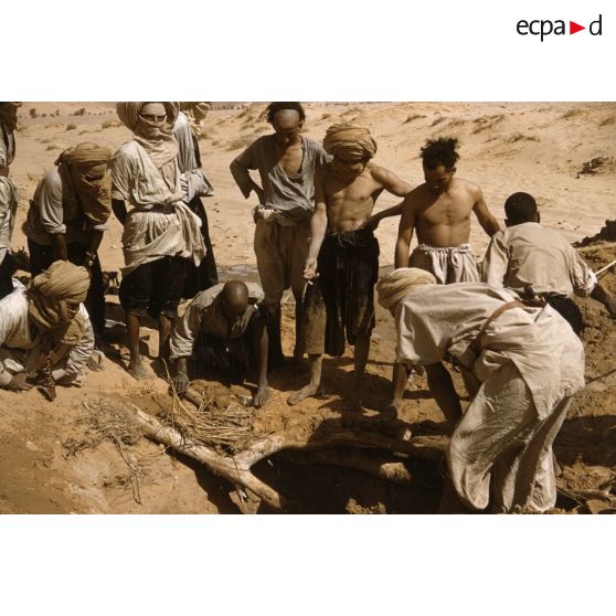 Tissit. [légende d'origine]