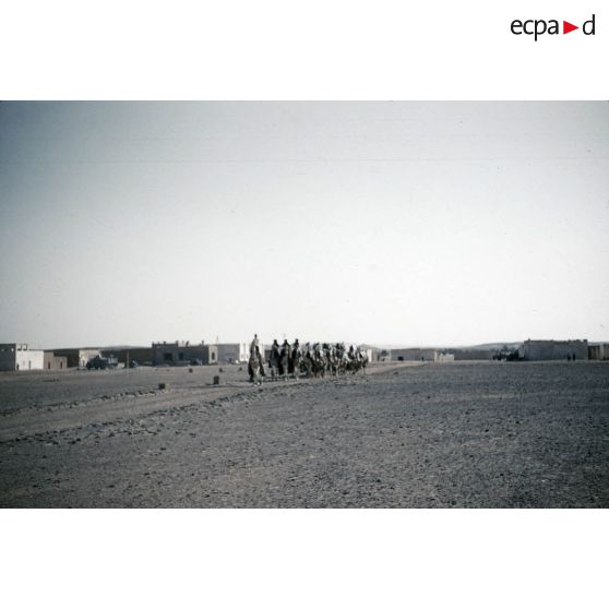 [Algérie. Défilé de méharistes le 14 juillet 1959 à Fort Polignac.]