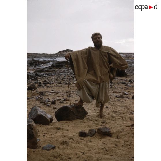 [Algérie, 1958-1961. Méhariste posant dans un désert.]