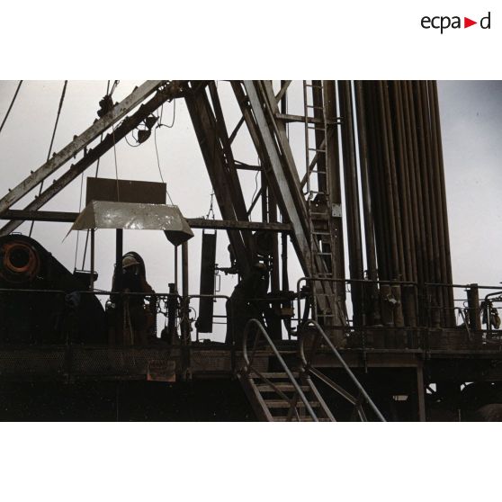[Exploitation de pétrole en Algérie, 1958-1961.]
