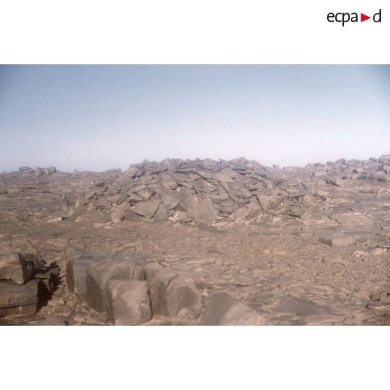 Monument préislamique. Région Isaouan Ankod. [légende d'origine]