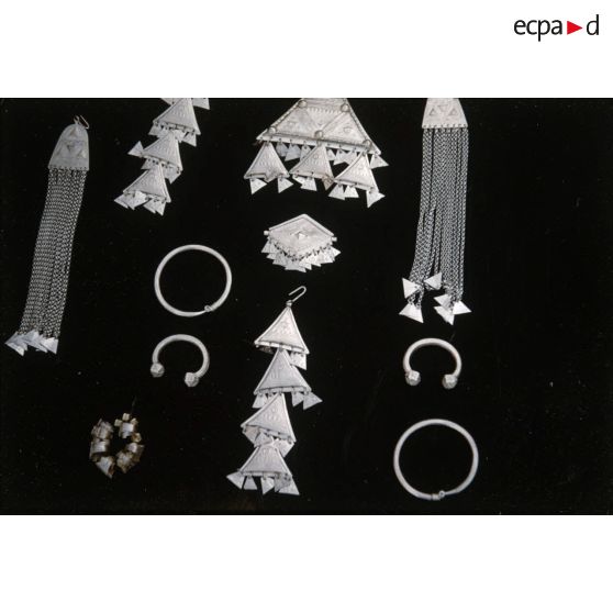 Bijoux. [légende d'origine]