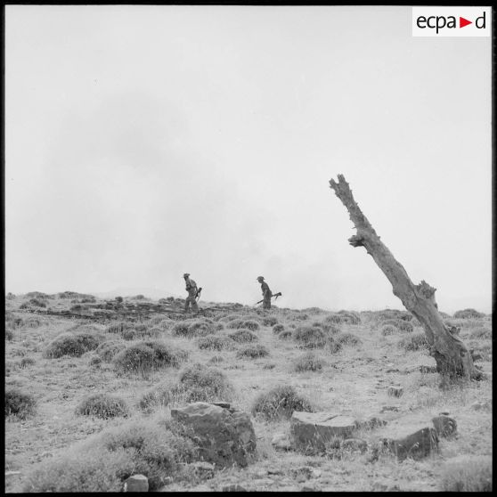 Des éléments du 94e régiment d'infanterie (RI) se dirigeant vers leur position de combat.