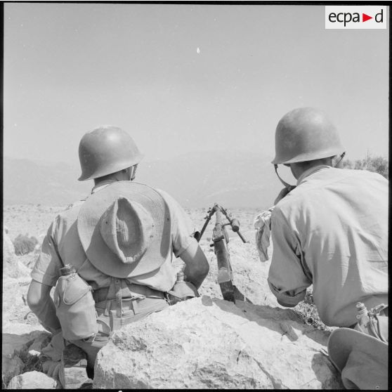 Surveillance du secteur de Bou Hammama par des éléments du 94e régiment d'infanterie (RI).