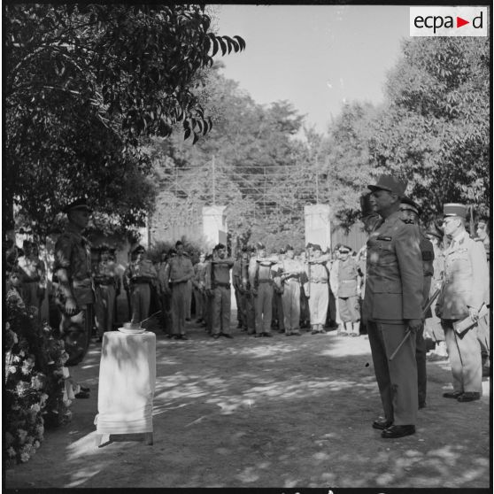 Les obsèques de l'enseigne de vaisseau Le Troadec.