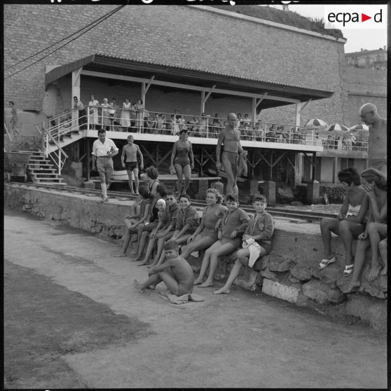 Heda Frost au milieu de l'équipe algéroise.