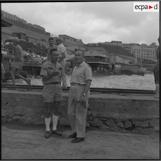 Le colonel, commandant le centre sportif d'El Kettani.