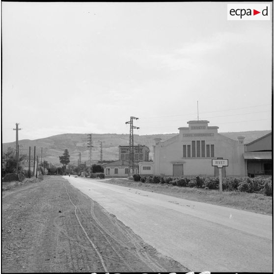 Vue d'une entrée de la ville de Rivet.