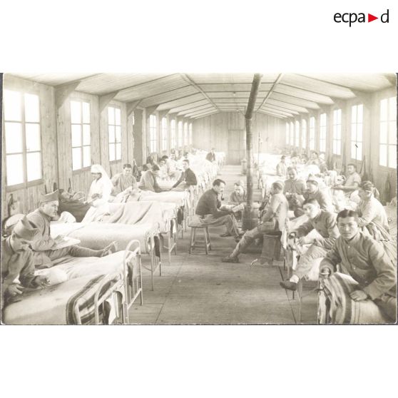 [Vue d'une chambrée de patients, s.d.]