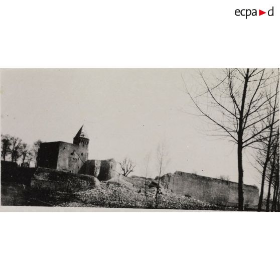 [Village en ruines, s.d.]