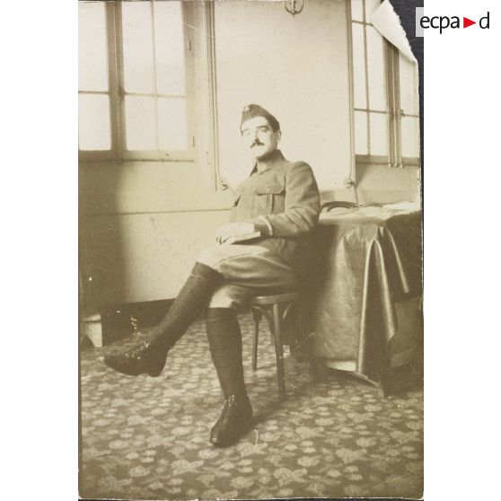 [Portrait du médecin militaire Jean Gélas à l'hôpital de St Cloud, s.d.]