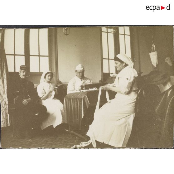 [Photographie de groupe d'une équipe médicale, s.d.]