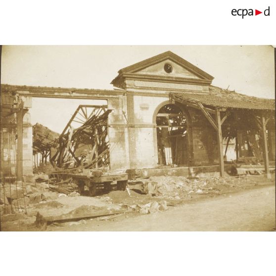[La Manufacture de Saint-Gobain en ruines, s.d.]
