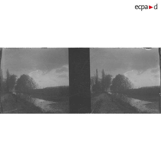 [Cours d'eau dans la campagne, s.d.]