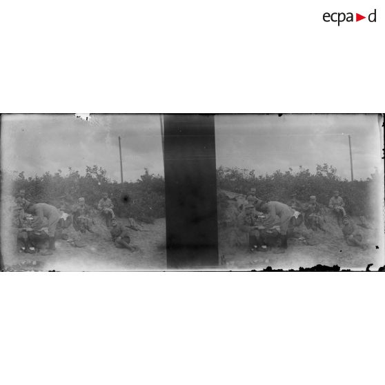 [Un groupe de soldats fait une halte, s.d.]