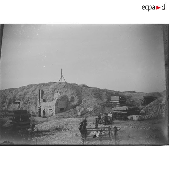 [Vue d'une zone de tranchée, s.d.]