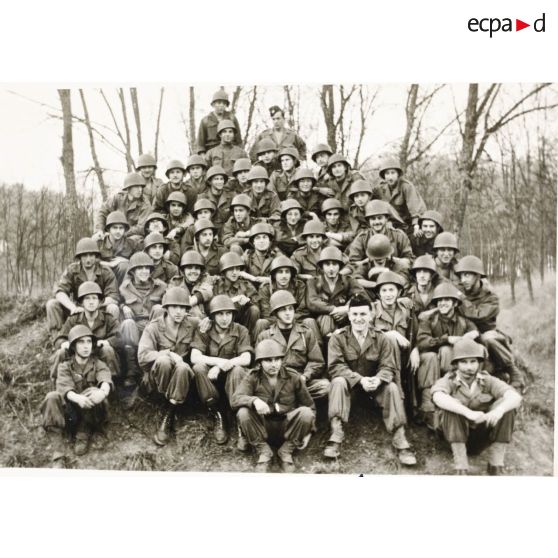 Groupe souvenir fin du peloton. Fin du séjour à Tubingen : 1er novembre 1957. En route pour Rastatt !!!! [légende d'origine]