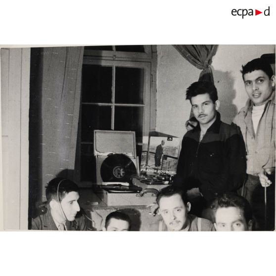 Franck Pourcel en fond sonore. Audition jugée fort satisfaisante, à l'unanimité !!!! [légende d'origine]