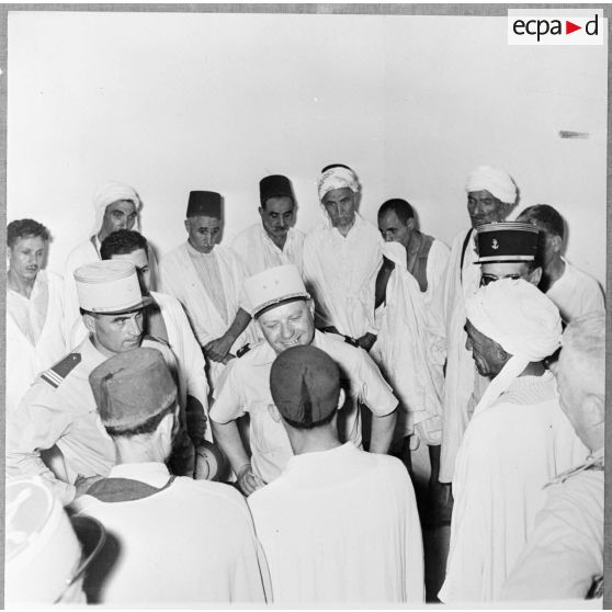 Le général Vanuxen rend visite au SAS de M'Doukal.