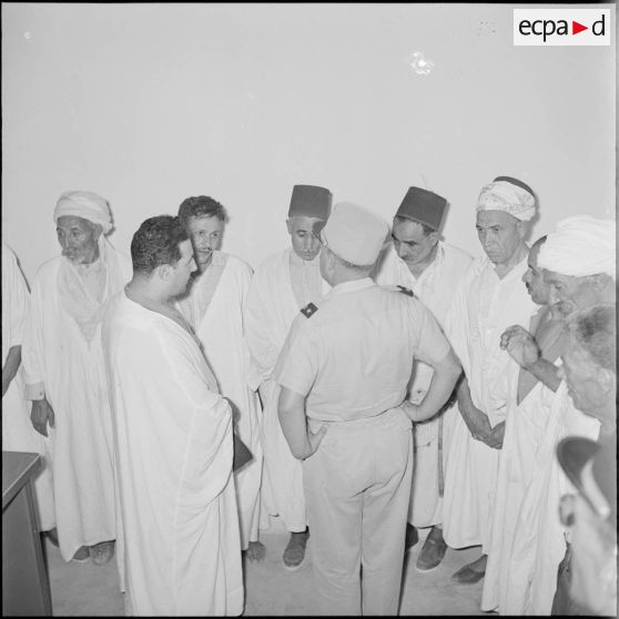 Le général Vanuxen rend visite au SAS de M'Doukal.