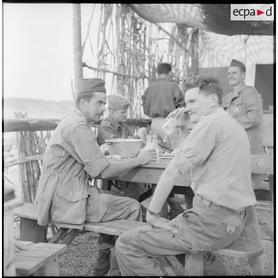 Les soldats Paul et Sylvestre.