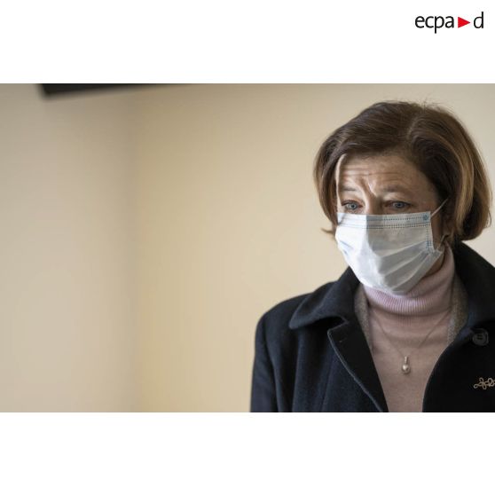 Portrait de madame Florence Parly en visite au sein de l'hôpital d'instruction des armées (HIA) Bégin à Saint-Mandé.