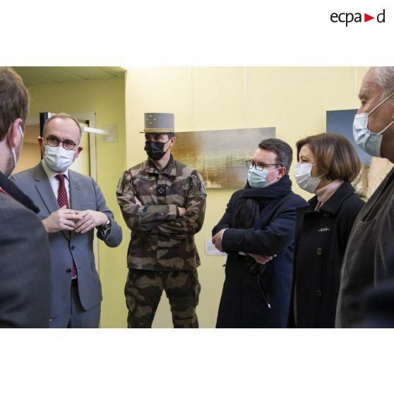 Visite de madame Florence Parly à l'hôpital d'instruction des armées (HIA) Bégin à Saint-Mandé.