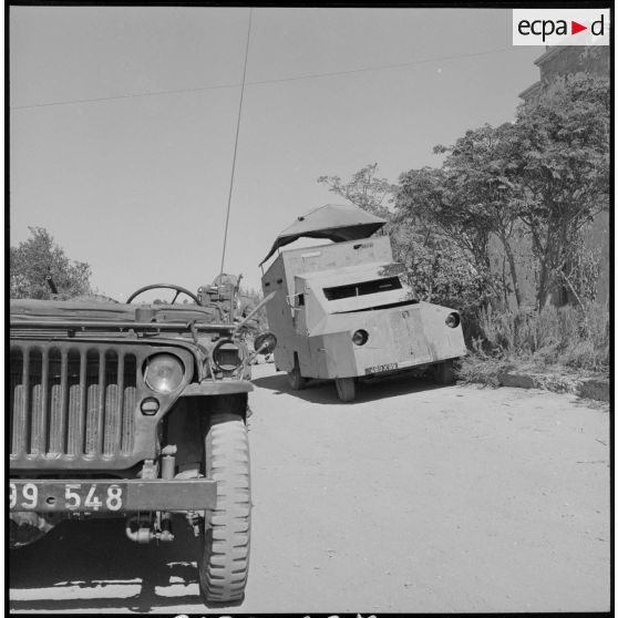 Véhicule civil blindé.