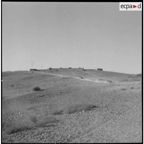 Vue d'un convoi sortant du poste d'Ain Maden.