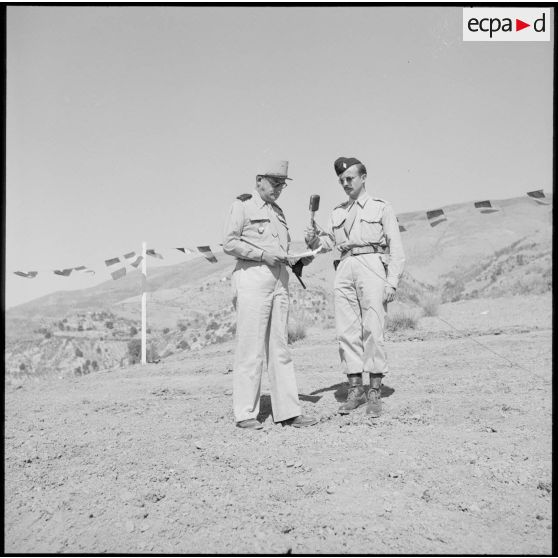 Le général Simon prononce le discours traditionnel.