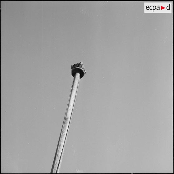 Vue du haut de l'un des mâts de l'Athos dans le port d'Oran.