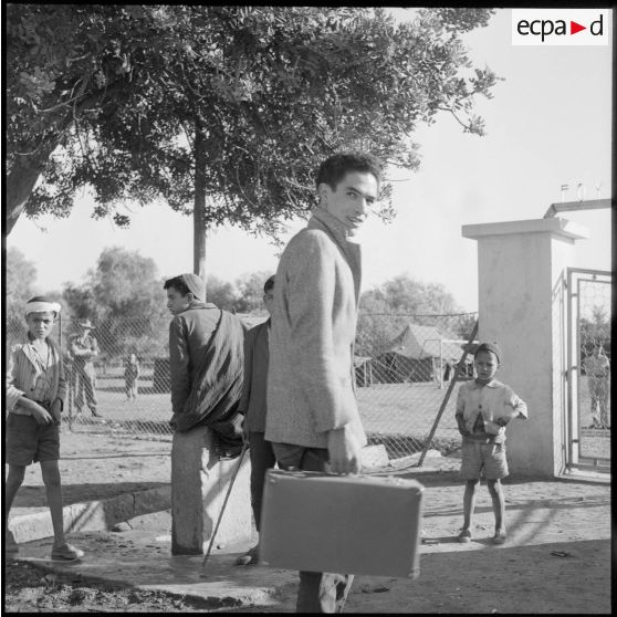 Arrivée d'un jeune Algériens de la classe 56-1 à Dombasles.