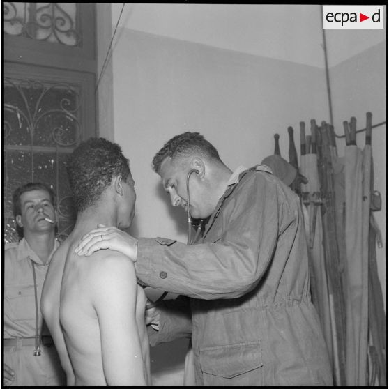 Visite médicale au centre d'incorporation de Dombasle.