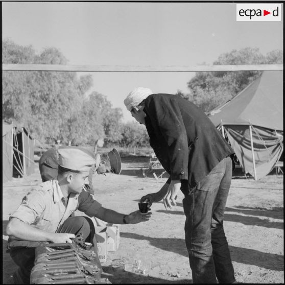 Distribution de café au centre d'incorporation de Dombasle.