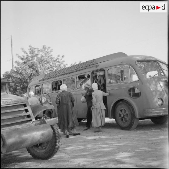 Arrivée des recrues de la classe 56-1 au centre d'incorporation de Dombasle.