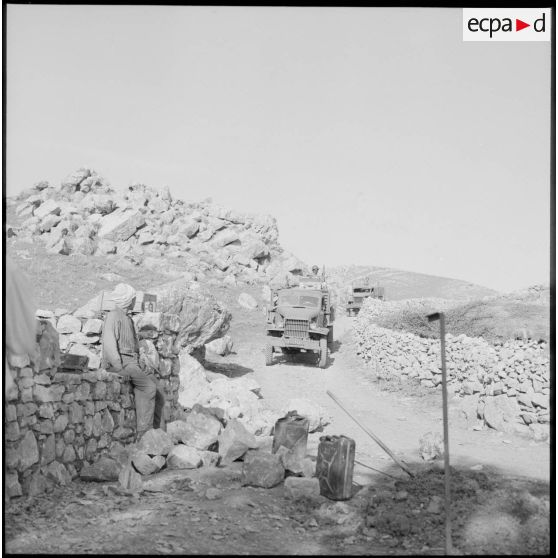 Ravitaillement au poste d'Ain Souda.