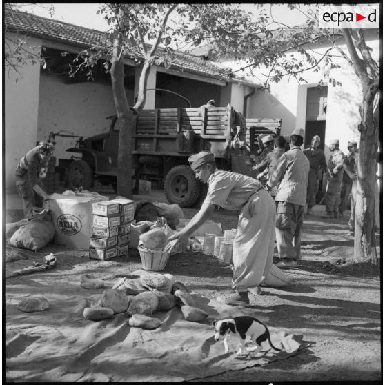 Ravitaillement au poste d'Ain Souda.